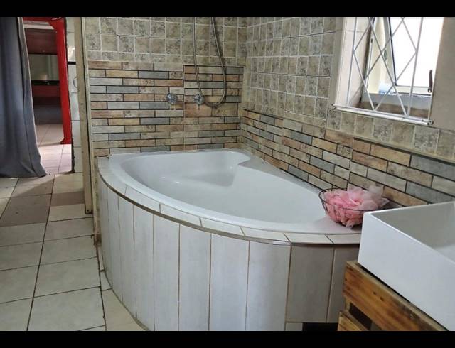 2 BEDROOM HOUSE FOR SALE IN MOUNT VERNON